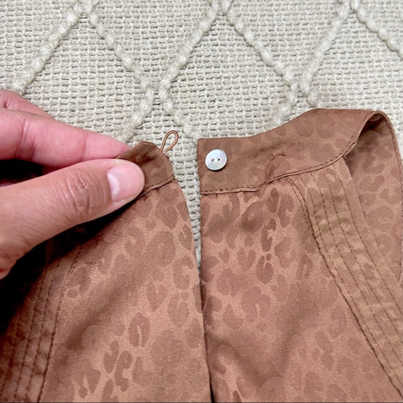 Sleeveless Halter Top - Picture 9 of 16